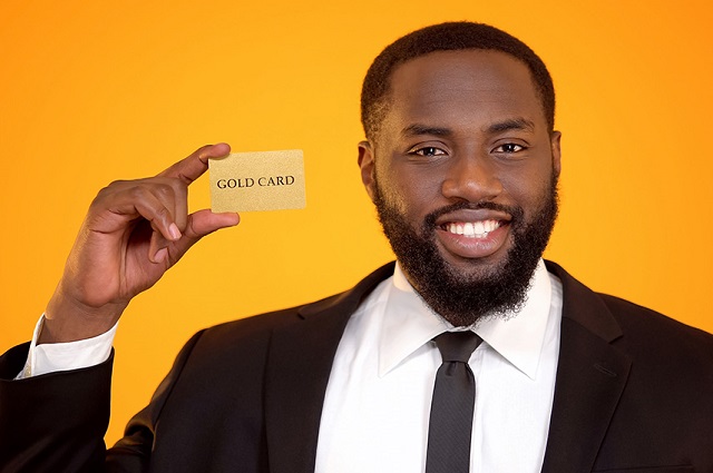 ゴールドカードはメリットや必要性がない？持つ意味や不要と感じるときの理由を解説