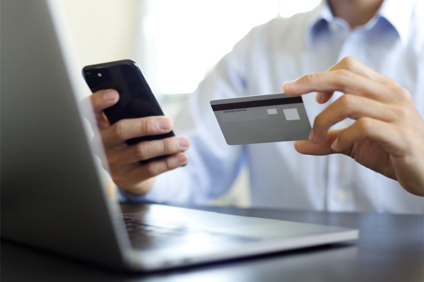 クレジットカードのキャッシングとは?現金引き出し方法や返済方法、注意点をご紹介!