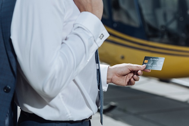 セゾンアメックスのプラチナカードを紹介